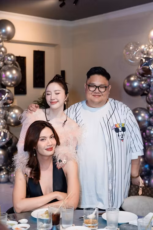 Luna Đào, Vương Khang chúc mừng Bảo Thy đón tuổi mới.