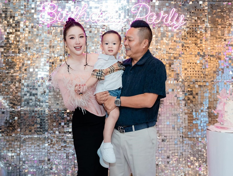 Ngoài gia đình, nhiều bạn bè dự tiệc sinh nhật của Bảo Thy.