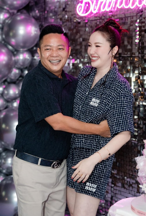 Nữ ca sĩ và đại gia Phan Lĩnh kết hôn năm 2019, có một cậu con trai chung.