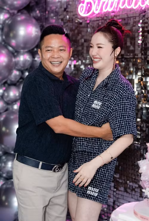 Nữ ca sĩ và đại gia Phan Lĩnh kết hôn năm 2019, có một cậu con trai chung.