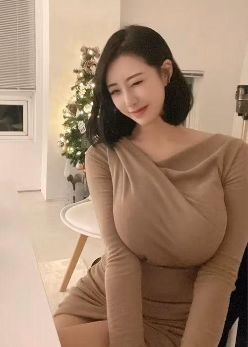  Hot girl Shim Ha Jin khá nổi tiếng trên mạng xã hội tại Hàn Quốc.