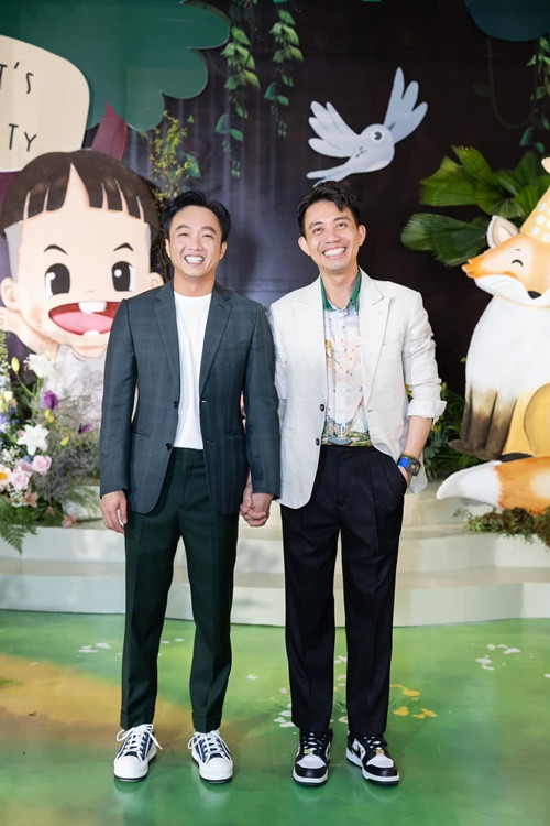 Bữa tiệc có sự tham gia của Minh Nhựa - bạn thân của vợ chồng Đàm Thu Trang.