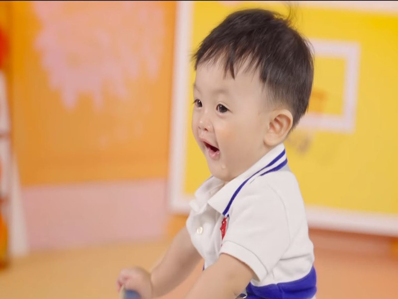 Con trai Đàm Thu Trang và Cường Đô la ăn mặc sành điệu chụp ảnh đón tuổi mới.