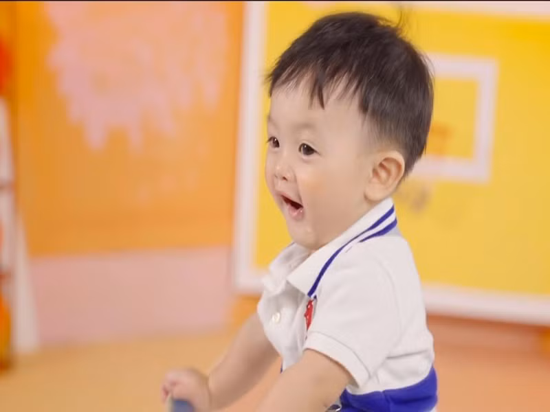 Con trai Đàm Thu Trang và Cường Đô la ăn mặc sành điệu chụp ảnh đón tuổi mới.