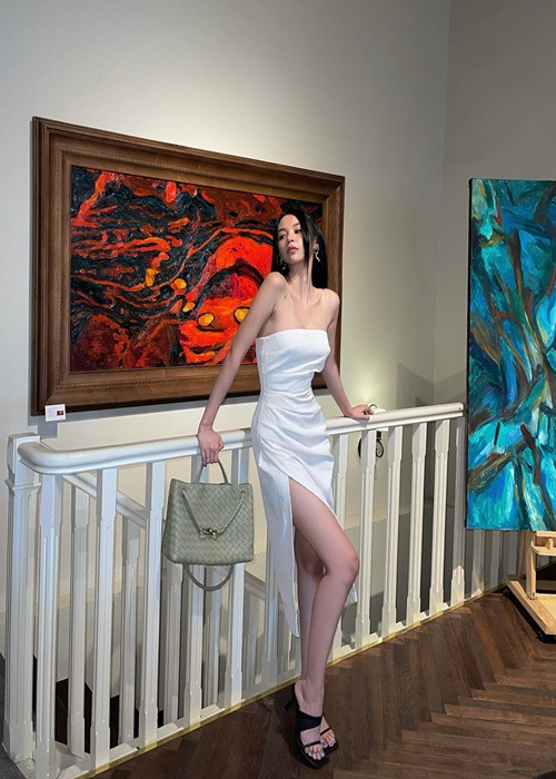 Phí Phương Anh không có bất kỳ phát ngôn nào về những tin đồn tình cảm với chồng cũ Lệ Quyên.