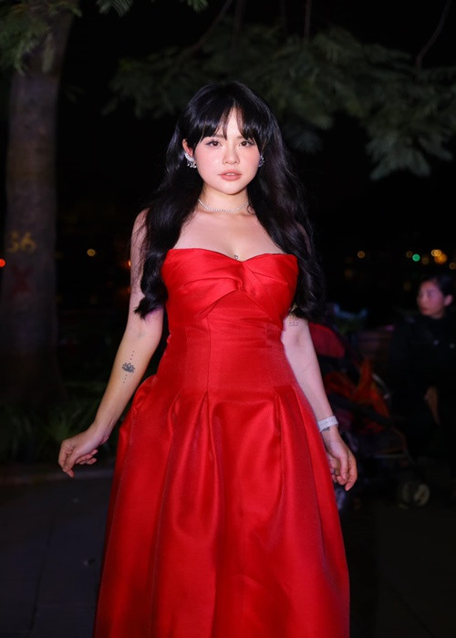 Tháng 6/2021 là tròn 1 năm cả hai yêu nhau. Ảnh: FBNV.