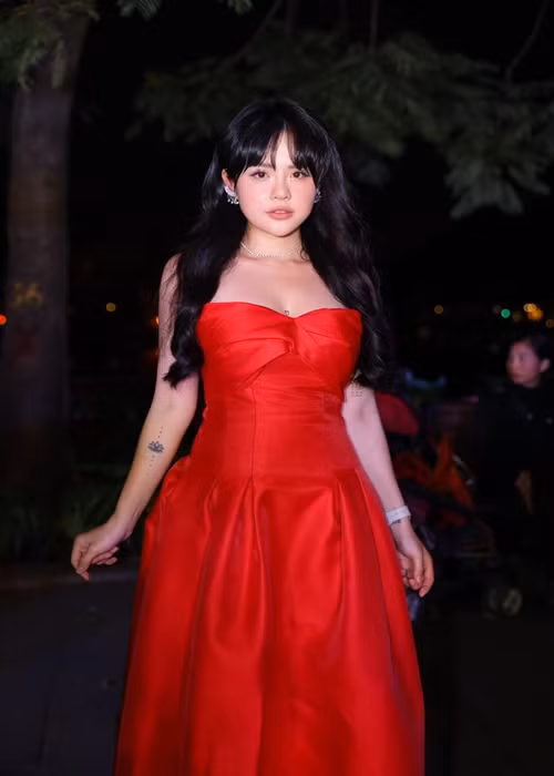 Tháng 6/2021 là tròn 1 năm cả hai yêu nhau. Ảnh: FBNV.