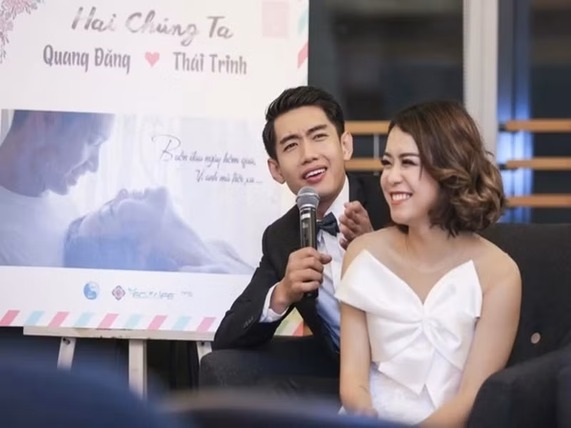 Thái Trinh từng hẹn hò vũ công Quang Đăng. Nữ ca sĩ không ngại chia sẻ, cô chính là người chủ động tỏ tình với Quang Đăng. Cả hai từng đưa nhau về ra mắt gia đình và nhận được sự ủng hộ của bố mẹ hai bên. Ảnh: Znews.