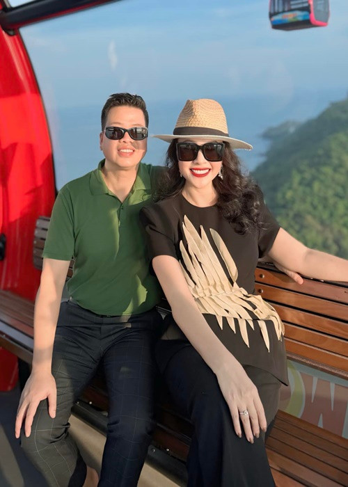 Hôn nhân êm ấm suốt 22 năm qua của Kim Xuyến và Đăng Dương khiến nhiều người ngưỡng mộ.