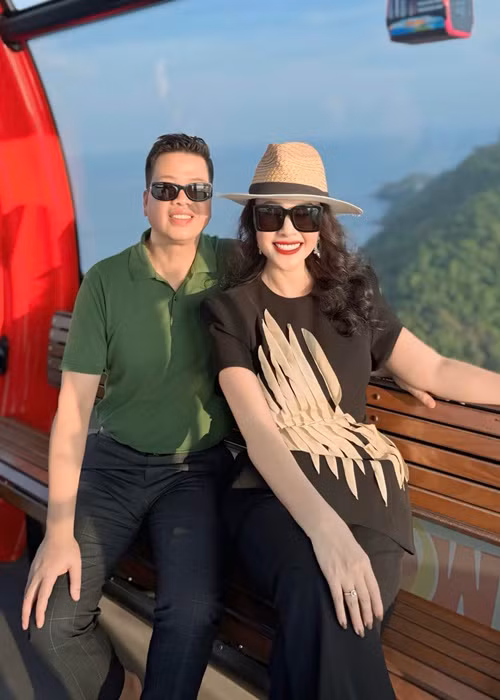 Hôn nhân êm ấm suốt 22 năm qua của Kim Xuyến và Đăng Dương khiến nhiều người ngưỡng mộ.