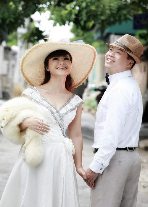 Cặp đôi ca sĩ Đăng Dương - Kim Xuyến về chung một nhà vào năm 2002 và có hai con trai chung.