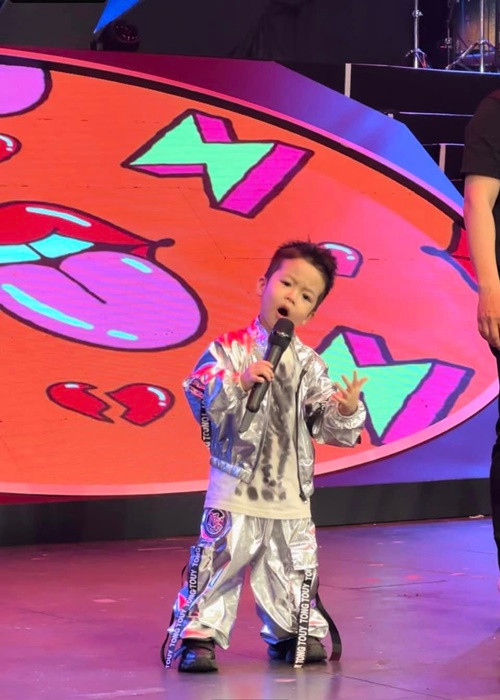 Bạn gái Bằng Kiều từng chia sẻ: "Con cảm thụ âm nhạc tốt có lẽ là nhờ gen anh Kiều. Nhiều khi bố đàn con hát như thật vậy".