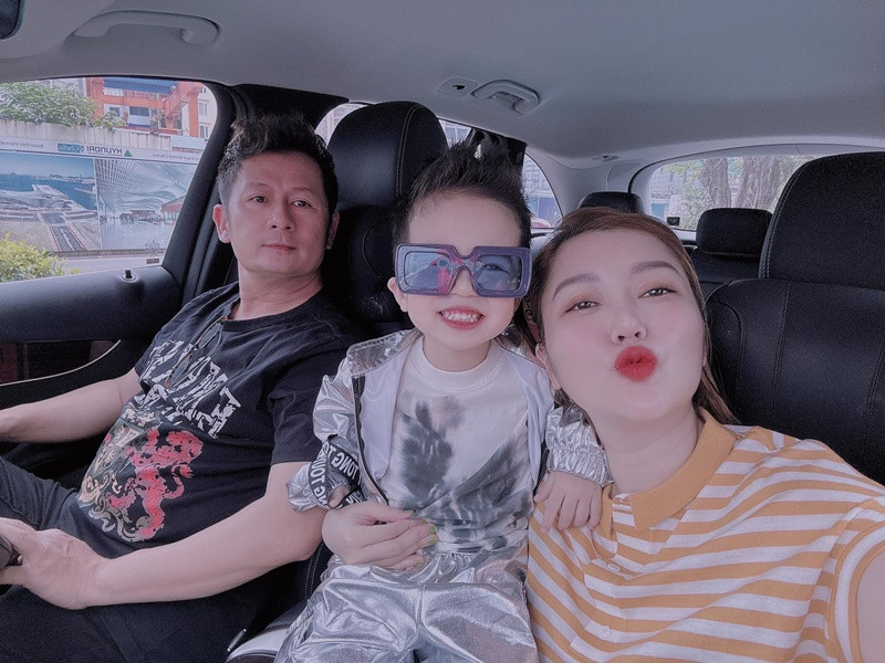 Mới đây, nam ca sĩ chia sẻ trên Vietnamnet, anh biết ơn bạn gái vì luôn hỗ trợ, thấu hiểu cho anh trong đời sống và công việc.