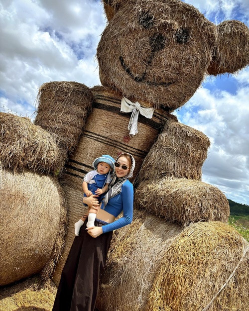 Vợ chồng Minh Hằng thường xuyên đưa con nhỏ đi du lịch.