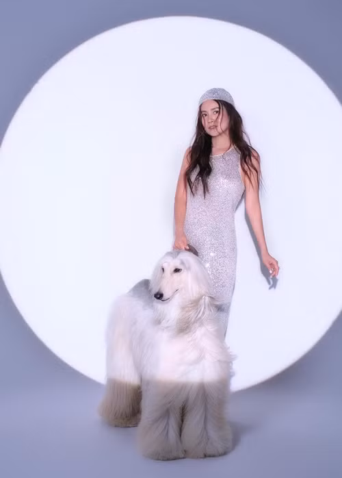 Cô bạn thân của siêu mẫu Thanh Hằng có gu thời trang khá đa dạng. Khi dự sự kiện, Anh Thơ mặc sang trọng. Ở đời thường, cô chuộng trang phục trẻ trung, năng động. Đôi lúc, Anh Thơ thử nghiệm phong cách cá tính.