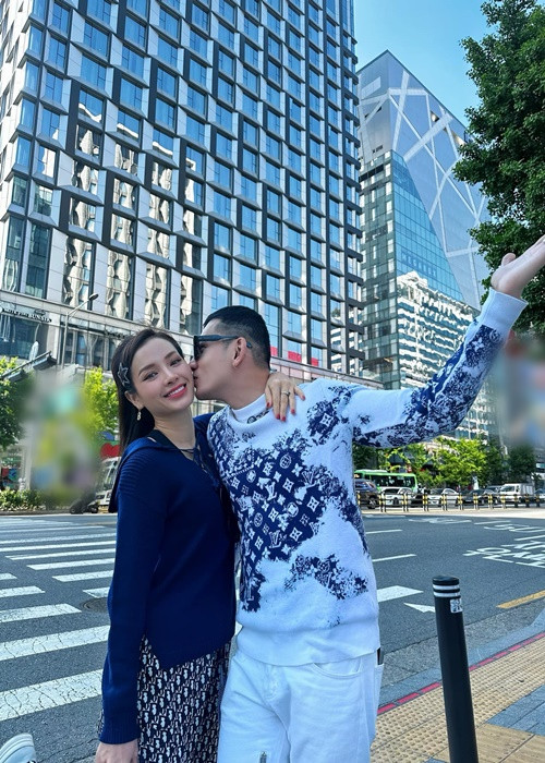 Tháng 4/2022, Phương Trinh Jolie - Lý Bình tổ chức đám cưới. Cả hai nỗ lực có con chung. Đến tháng 11/2022, Phương Trinh Jolie thông báo đang mang thai.