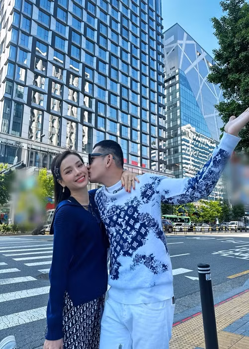 Tháng 4/2022, Phương Trinh Jolie - Lý Bình tổ chức đám cưới. Cả hai nỗ lực có con chung. Đến tháng 11/2022, Phương Trinh Jolie thông báo đang mang thai.