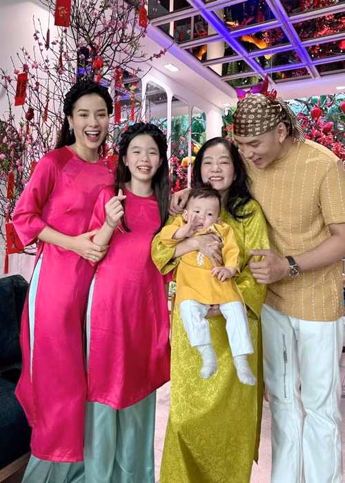 Lấy chồng kém tuổi, Phương Trinh Jolie có cuộc sống vô cùng viên mãn.