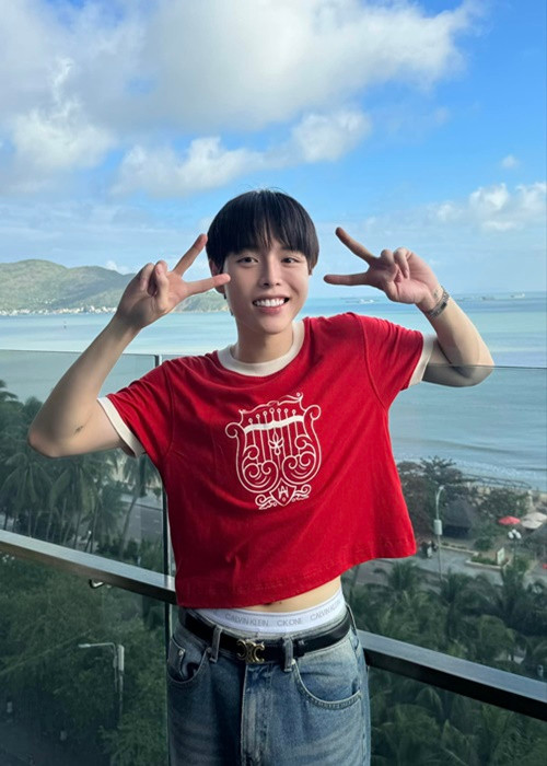 Ngoại hình của Đức Phúc sau gần 10 năm dao kéo. Ảnh: FBNV.