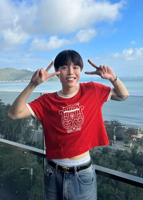 Ngoại hình của Đức Phúc sau gần 10 năm dao kéo. Ảnh: FBNV.