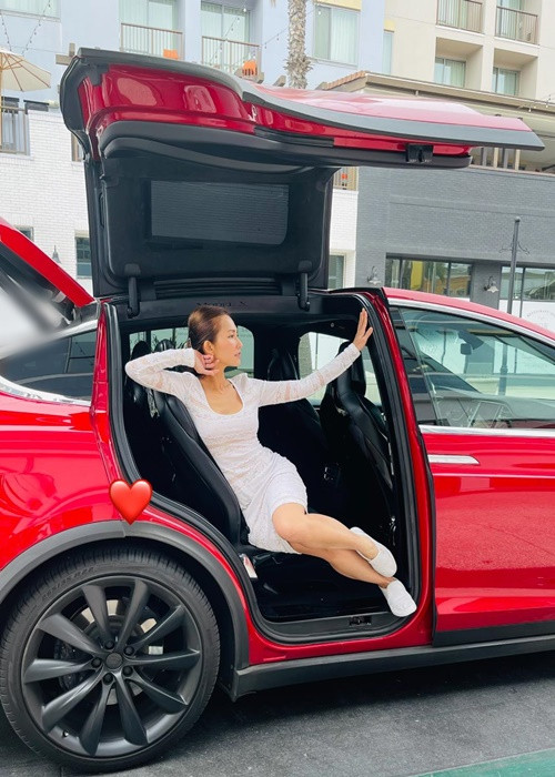 Bà mẹ hai con khiến nhiều cô gái trẻ ghen tỵ vì vóc dáng không chút mỡ thừa.