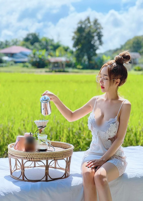 Jubjib sở hữu thân hình gợi cảm cùng gương mặt xinh đẹp.