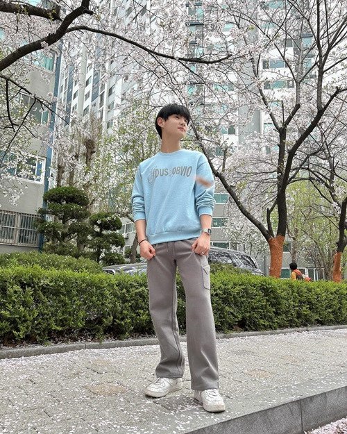 Bé trai trong Baby Shark đang làm người mẫu ảnh, diễn viên. Ảnh: Instagram.