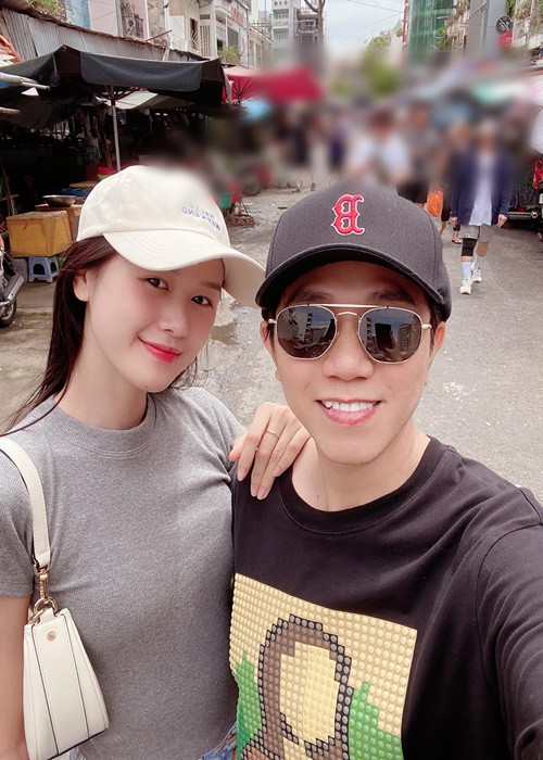 Nam diễn viên khen bạn gái là người phụ nữ "hiểu chuyện và biết điều", luôn âm thầm ủng hộ anh trong sự nghiệp.