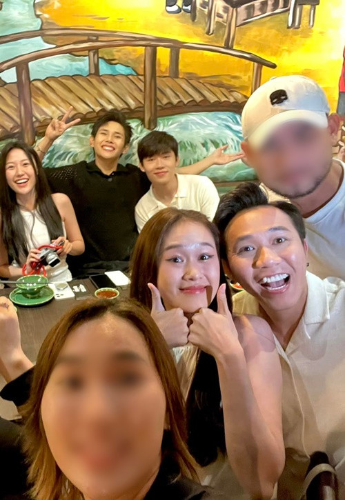 Theo Vietnamnet, Anh Đức và Quỳnh Anh đều hài hước, vui vẻ nên luôn mang đến tiếng cười cho nhau.