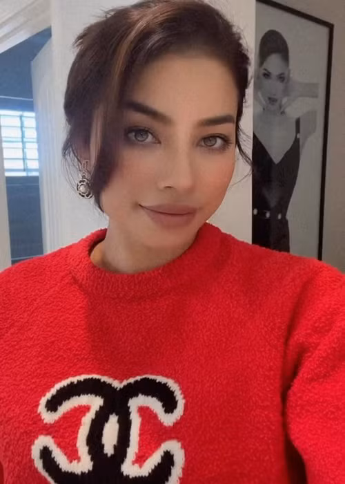 Pham Huong roi showbiz, song xa hoa vien man o troi Tay