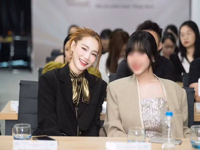 Tháng 12/2020, vợ Trường Giang gây chú ý khi lên chức Phó chủ tịch điều hành kiêm nhà đồng sáng lập một thương hiệu đồ dùng, mỹ phẩm dành cho mẹ và bé tại Việt Nam.