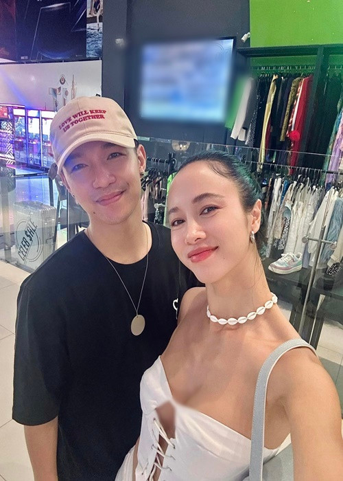 "Anh ấy chỉ không thích tôi mặc kiểu bánh bèo và đi giày quá cao", Vũ Ngọc Anh chia sẻ trên Znews. Ảnh: FBNV.