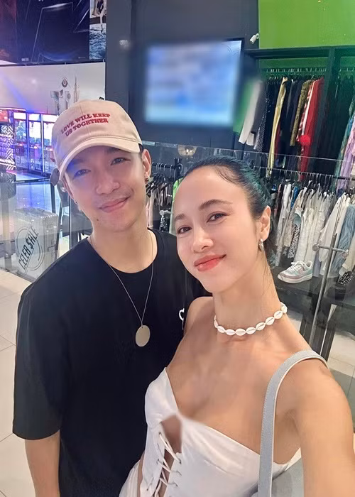 "Anh ấy chỉ không thích tôi mặc kiểu bánh bèo và đi giày quá cao", Vũ Ngọc Anh chia sẻ trên Znews. Ảnh: FBNV.