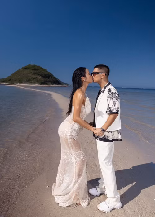 Nữ diễn viên được chồng ủng hộ phong cách thời trang. Ảnh: FBNV.