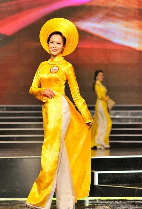 Cô lọt top 5 Hoa hậu Việt Nam và giành giải phụ Người đẹp áo dài. Ảnh: Tiền Phong.