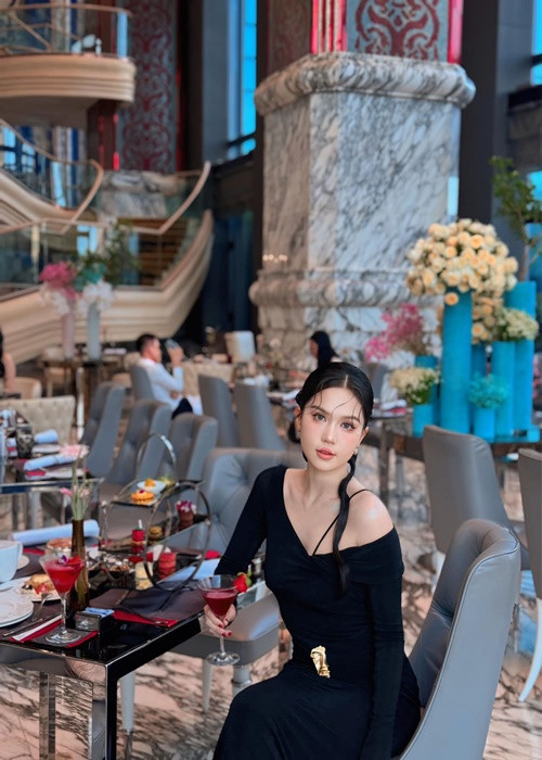 Công việc chính hiện tại của Ngọc Trinh là kinh doanh.