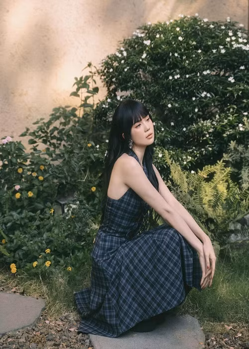 Ngọc Trinh chăm thực hiện các bộ ảnh.