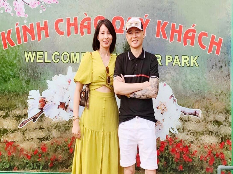 "Happy birthday cô bạn cùng giường. Chúc vợ yêu mọi điều tốt đẹp nhất", Tùng Dương chia sẻ khi Mai Huế đón tuổi mới.