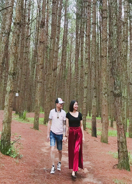 Vợ Tùng Dương kém nam diễn viên 12 tuổi, từng qua một lần đò và không hoạt động nghệ thuật.