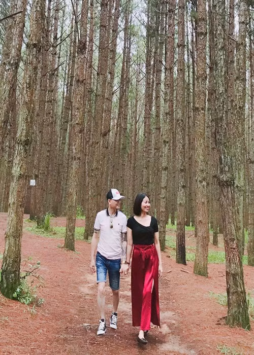 Vợ Tùng Dương kém nam diễn viên 12 tuổi, từng qua một lần đò và không hoạt động nghệ thuật.