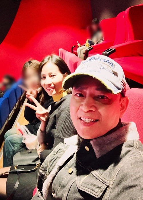 Kỷ niệm 1 năm kết hôn, Mai Huế chia sẻ: "Hôn lễ chỉ là sự khởi đầu, tình yêu mới là vĩnh cửu. Rồi chúng ta sẽ già đi cùng nhau, nhưng tình cảm chắc chắn không bao giờ phai nhạt. Hãy luôn yêu thương và chân thành với nhau, vì điều đó là quý giá nhất. Một năm đã trôi qua, anh đã cho em trải nghiệm được nhiều cảm xúc từ khi yêu anh, hạnh phúc vì được ở bên anh. Chúng mình hãy tiếp tục cùng nhau đi tiếp trên con đường tình yêu này chồng nhé. Love you".