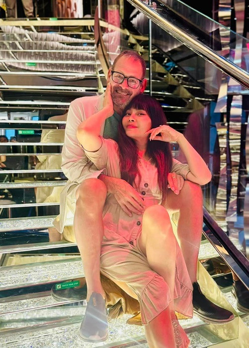 Vợ chồng Ngọc Anh từng trải qua một số biến cố. Năm 2019, chồng Ngọc Anh bị tai biến. Cũng trong năm 2019, nữ ca sĩ phát hiện khối u ở tử cung.