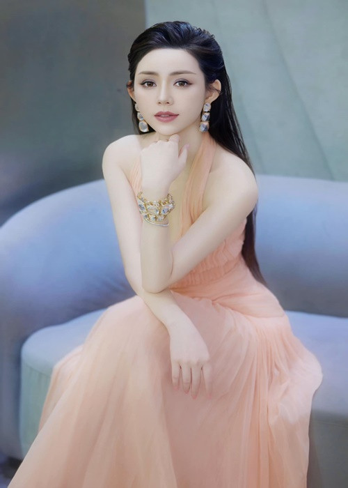 Quỳnh Kool kín tiếng về chuyện tình cảm trong những năm qua. Ảnh: FBNV.