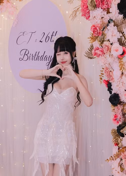 Y Đình sinh năm 1997, đến từ Đài Loan.