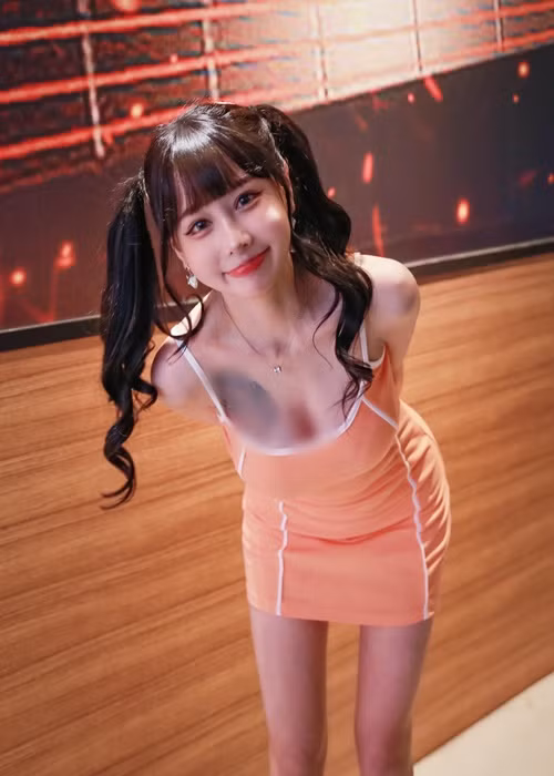 Y Đình tham gia một nhóm nhạc thần tượng Malaysia năm 2016.