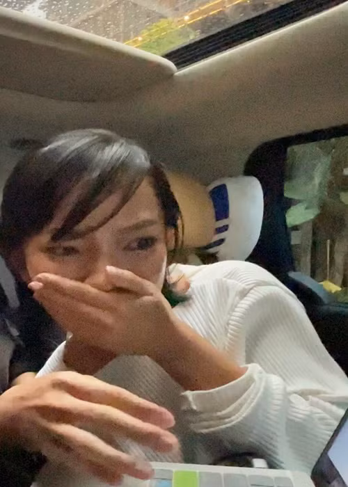 Châu Bùi sốc khi thấy những hình ảnh nhạy cảm trong lúc thay đồ được ghi lại cực kỳ rõ nét. "Đến giờ mình vẫn không thể tưởng tượng nếu mình không phát hiện kịp thời thì những hình ảnh này sẽ bị sử dụng thế nào? Mình sẽ đối mặt với chuyện đó ra sao, hậu quả sẽ đến đâu... thật sự quá đáng sợ”, Châu Bùi cho hay.