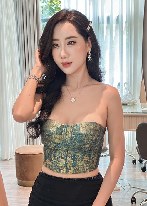 Bạn gái tin đồn của Ngọc Quỳnh sở hữu nhan sắc xinh đẹp.