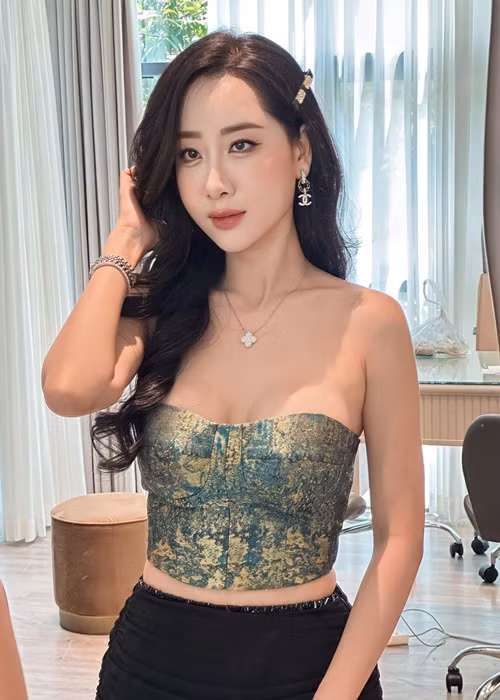 Bạn gái tin đồn của Ngọc Quỳnh sở hữu nhan sắc xinh đẹp.