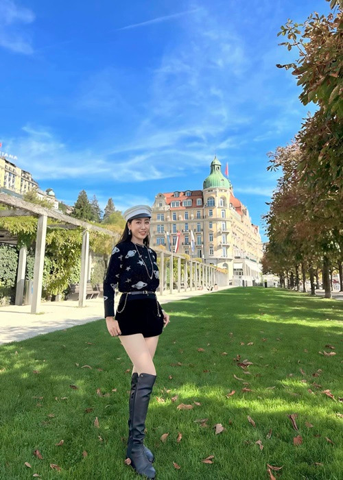 “Tôi là người yêu, sống bản năng nhưng không phải là người yêu cuồng, sống vội. Với tôi, con trai là nguồn sống, là tình yêu, hạnh phúc nhất ở thời điểm hiện tại. Còn chuyện tình cảm hãy để mọi thứ đến thật tự nhiên”, cô nói.