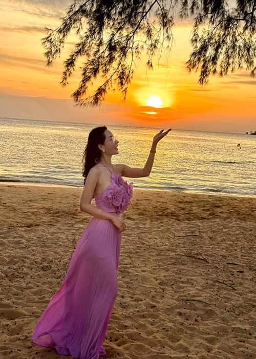 Cô từng chia sẻ trên VOV, là nghệ sĩ nên tâm hồn cô cũng lãng mạn, bay bổng nhưng qua một lần đổ vỡ cô vẫn sợ bước chân vào hôn nhân.